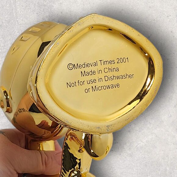 Midieval Times 2001 Gold Knight Helmet Mug Rare Sculptural Souvenir Goblet Cup - Picture 8 of 12